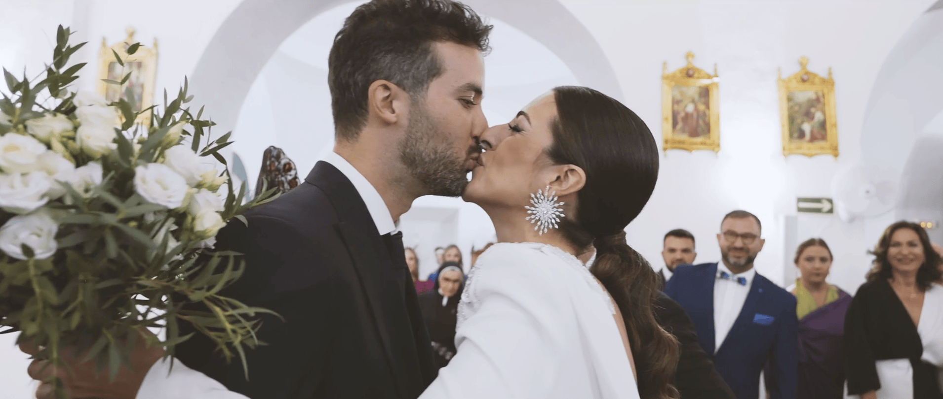 Vídeo de boda en el Monasterio de la Granja, Zújar Granada - Primer beso en ceremonia