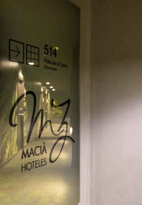 Fotografía de pasillo Hotel Maciá Kubb Sevilla - Fotografía arquitectónica de hotel