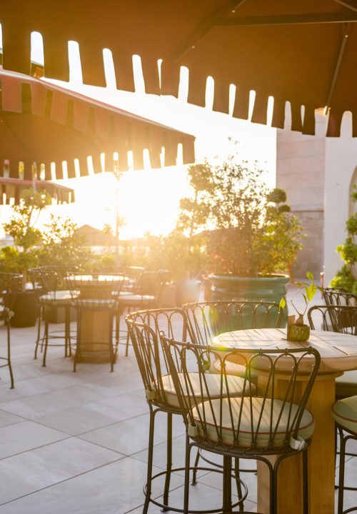 Fotografía de terraza bar Hotel Palacio Gran Vía Granada - Zona lounge exterior al atardecer